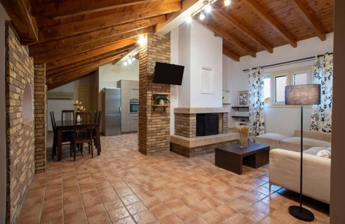 Molos Apartment | Family friendly apartment next to the sea