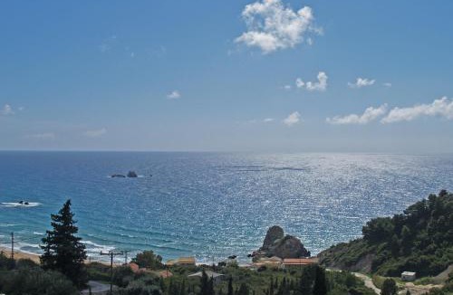 Parelia Apartment | Family friendly Apartments with a Swimming Pool on Pelekas Beach