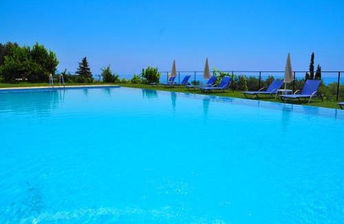 Parelia Apartment | Family friendly Apartments with a Swimming Pool on Pelekas Beach