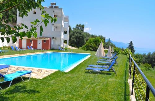 Parelia Apartment | Family friendly Apartments with a Swimming Pool on Pelekas Beach