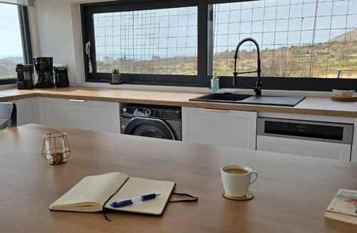 Saronikos House | Fantastic sunset 20 minutes from the airport and 10 minutes from the beach!