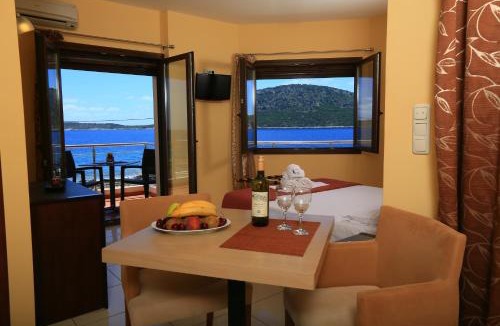 Marathopoli Apartment | Faros Luxury Suites