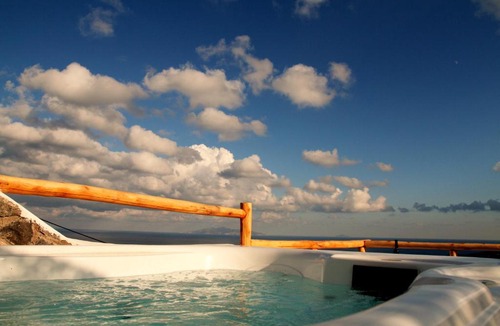 Exo Gonia Villa | Fertimo Suites - Authentic Cave Homes with Private Hot Tub