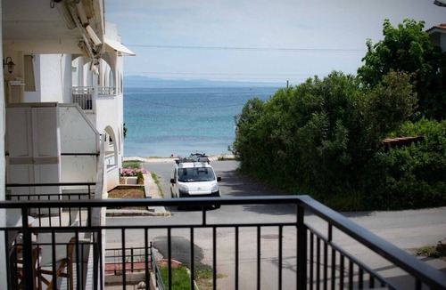 Nea Potidaia Apartment | Filrose Sea View Apartment by RentalsPro
