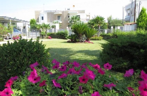 Polichrono Apartment | Flat in Pallini with private balcony