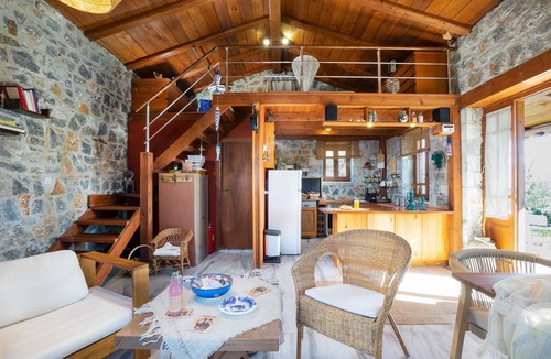 Tersanas Villa | Fortino Villa, 1 BD and attic, pool, near the sand