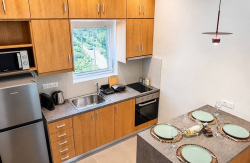 Champatha House | Fragkios Archontiko, 12 min to beach 2BD 4PL 1BA