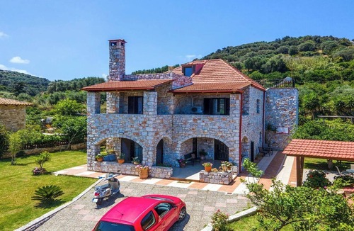 Agia House | Friendly cozy villa with full luxurious amenities for family and friends.
