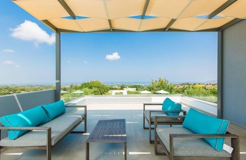 Skouloufia House | Fully detached designer villa Vilana