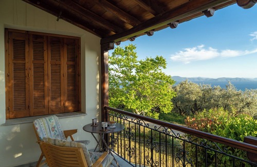 Kala Nera House | Fully detached holiday home with garden and fantastic sea view.