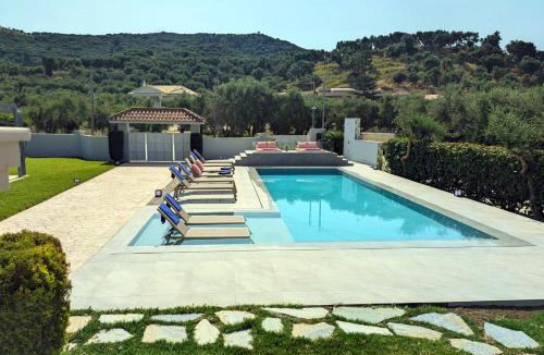 Neromilos Villa | Gala's Elegant Home Villa