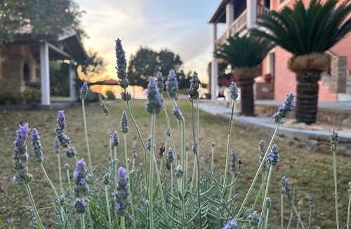 Pyrgos Apartment | Genari Beach Atemberaubender Aufenthalt mit Meerblick by Interhome