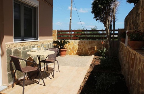 Pyrgos Psilonerou Apartment | Georgia Apartments 2