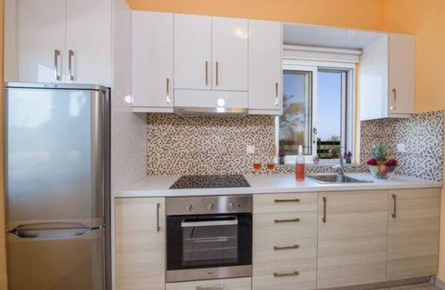 Pyrgos Psilonerou Apartment | Georgia's Apartment No1