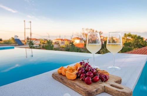 Kompi House | Georgianna's suite with private pool , 'blank suite'