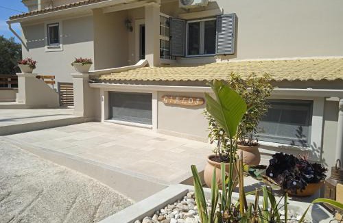 Chlomos House | Gialos Holiday House