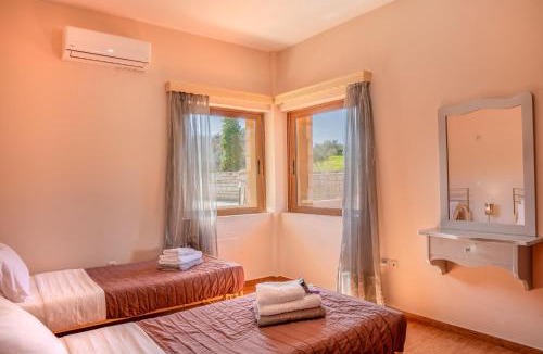 Platanias Villa | Gianni's Castle - Apartment with Private Pool