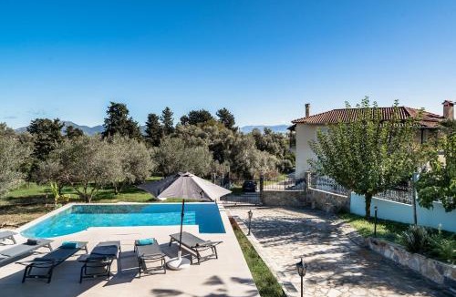 Nikiana House | Giomani Villa-Private Pool-Walk to the Sea