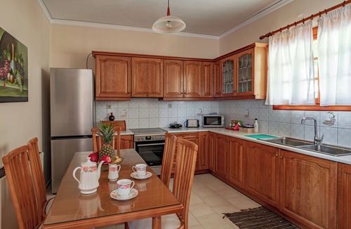 Eleios-Pronnoi Apartment | Golden Flower Apartment with sea view