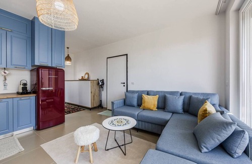 Sakës Apartment | Golden Hour Balcony Apartment | Pool & Beach 100m by PikHost