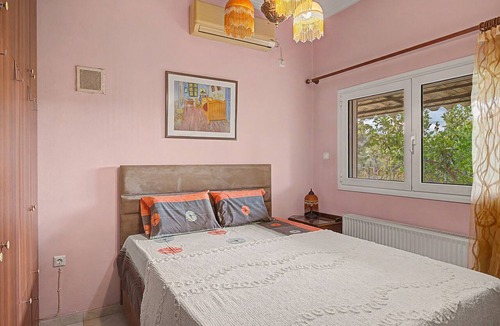 Loutraki-Agioi Theodoroi House | Country House 'Ochra' with Mountain View, Wi-Fi and Air Conditioning
