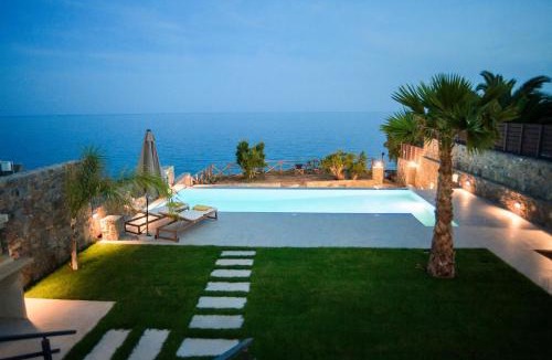 Mavros Kolimpos Villa | Grand Bleu Villa