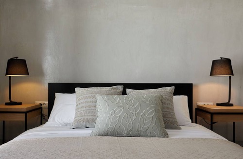 Imerovigli Hotel | Grand Honeymoon Villa with Sea View and Hot tub