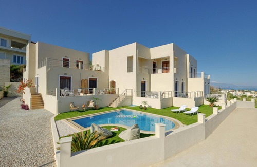 Sfakaki Apartment | Green – A Seaside Escape with Mesmerizing Views