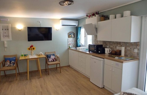 Nafplio Apartment | Green house studio/near Old town/Private terrace.