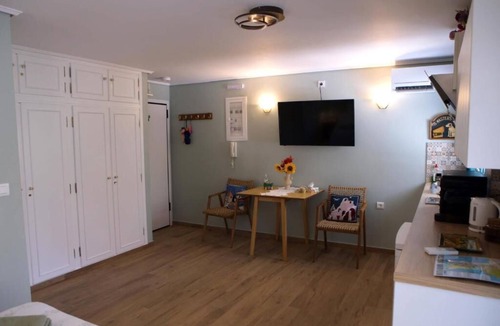 Nafplio Apartment | Green house studio/near Old town/Private terrace.