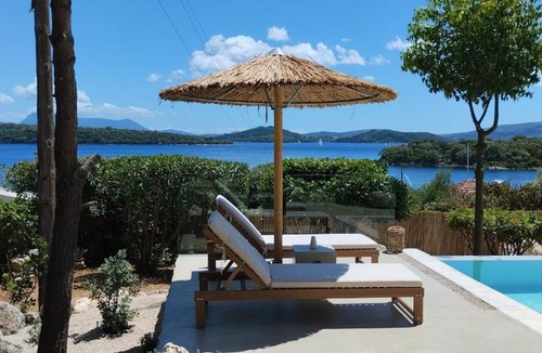 Perigiali Villa | Green Islets seafront boutique villa