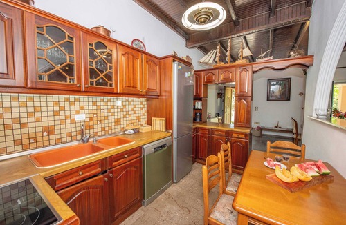 Antipernoi House | Green Yard Gem - Family Getaway in Sidari, Corfu