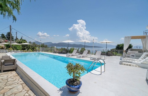 Episkopos Apartment | 'Ground Floor' Room with Shared Pool and Wi-Fi