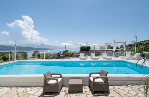 Episkopos Apartment | 'Ground Floor' Room with Shared Pool and Wi-Fi