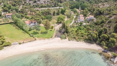 Elia Villa | Hacienda Beachfront Villa, Spathies