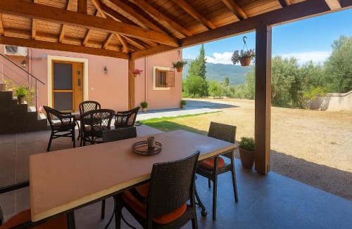 Kato Korakiana House | Harmony apartment near Dassia, Ipsos