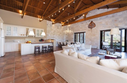Athanatoi Villa | Hill top casa vigna