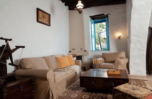 idhra Villa | Historical Stone Manor-Ground floor