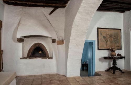 idhra Villa | Historical Stone Manor-Ground floor