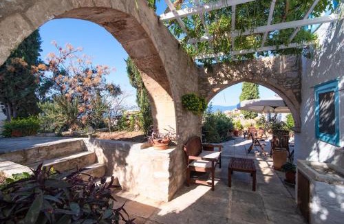 idhra Villa | Historical Stone Manor-Ground floor