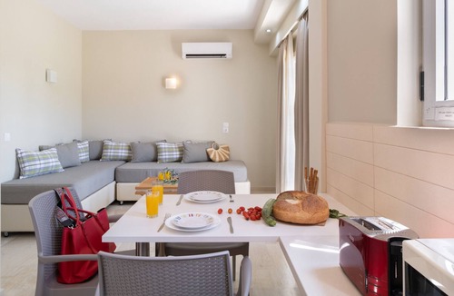 Vassiliki Apartment | Holiday Apartment 'Cosmos 2' close to the Beach with Shared Terrace & Wi-Fi