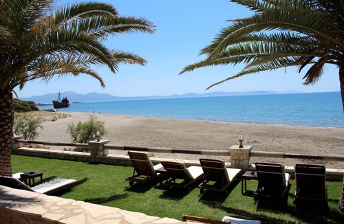 Gythio Apartment | Holiday apartment with sea view in an idyllic location near Valtaki