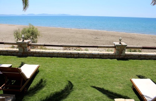 Gythio Apartment | Holiday apartment with sea view in an idyllic location near Valtaki