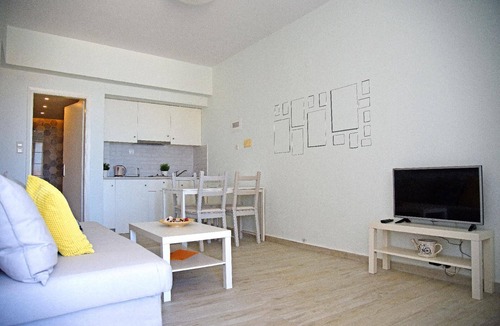 Panormos Apartment | Holiday apartment with balcony for 3 people