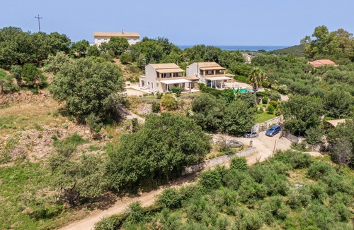 Peroulion House | Holiday Home 'Antinioti Lake Villa, North Corfu' with Sea View, Wi-Fi and Air Conditioning