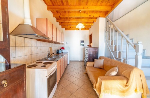 Chlomos House | Holiday Home "Balis Panorama" with Sea View, Balcony, Garden & Wi-Fi