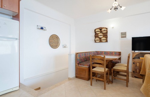 Pefki House | Holiday Home 'Blue Window Seaview Maisonette' with Sea View, Wi-Fi and Air Conditioning