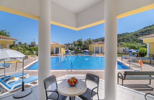Agios Ioannis House | Holiday Home 'Dioni' with Mountain View, Wi-Fi and Air Conditioning