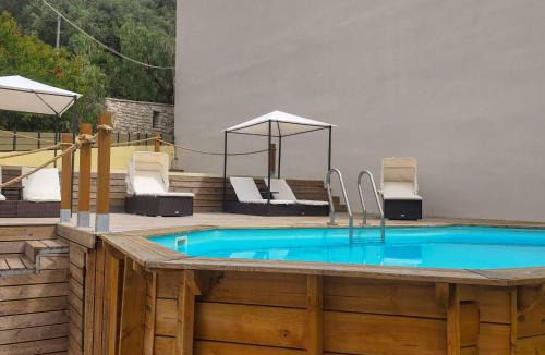 Kalami House | Holiday Home Gemütliches Olympia Apartment mit Pool by Interhome