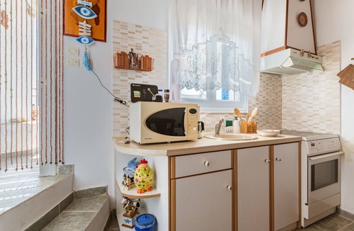 Artemonas House | Holiday Home 'Penny's House' with Mountain View, Wi-Fi and Air Conditioning